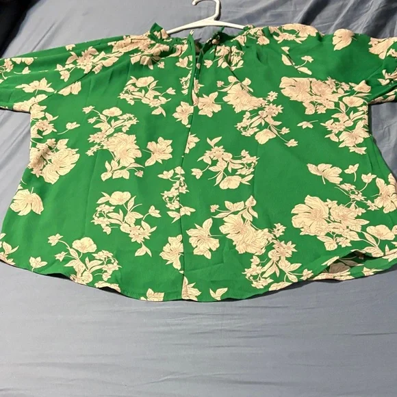 Floral Green Women's Top - Picture 9 of 9